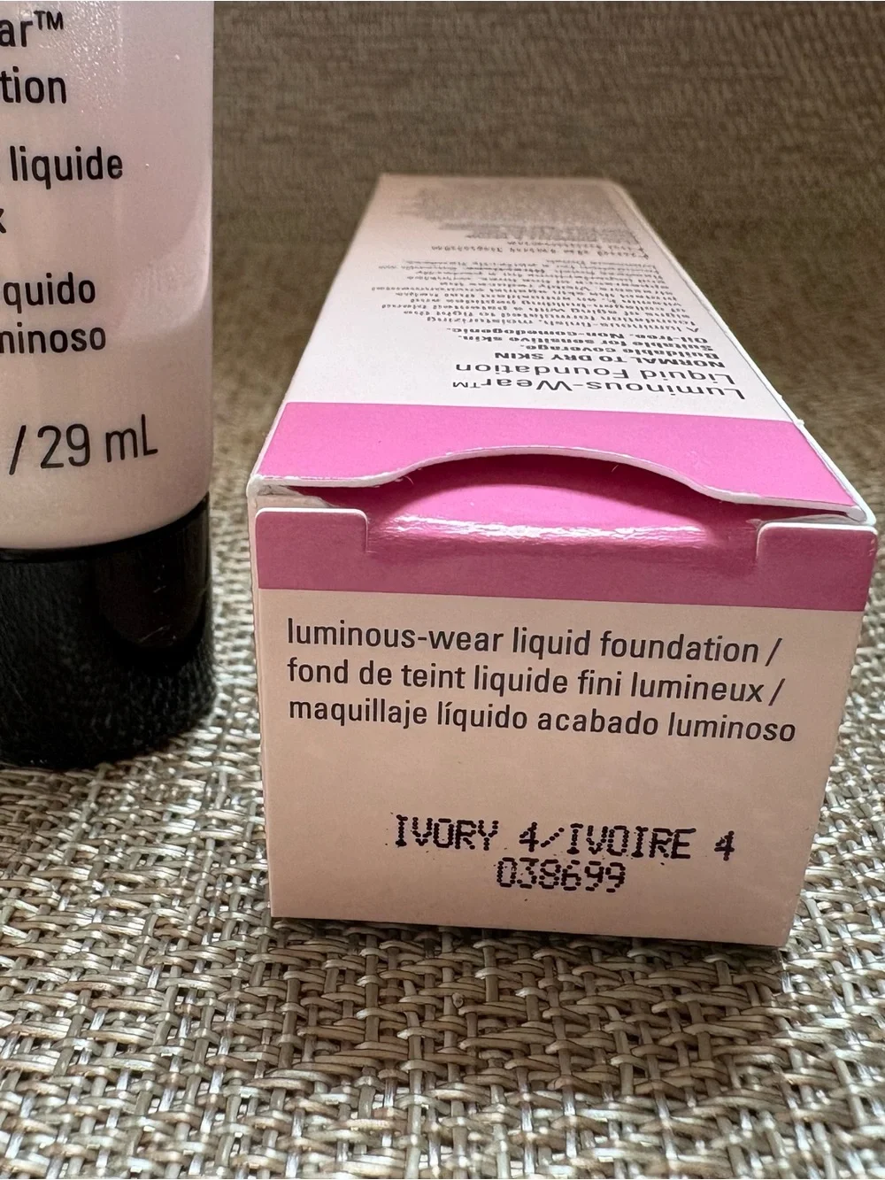 Mary Kay Timewise Luminous-Wear Liquid Foundation Ivory 4 (038699) New In Box